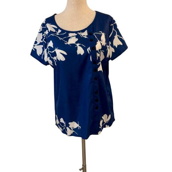 Emery Rose Medium Blue & White Floral short sleeve top - Picture 1 of 7